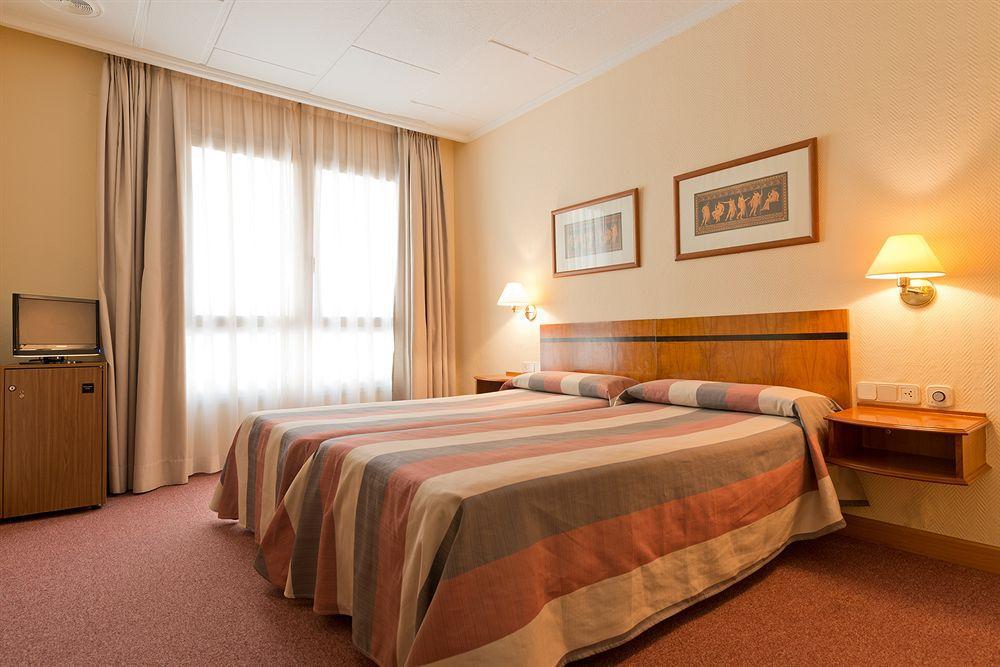 Hotel Mediterraneo Valenza Esterno foto