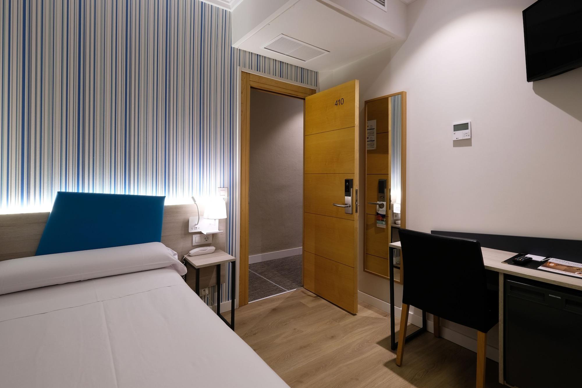 Hotel Mediterraneo Valenza Esterno foto