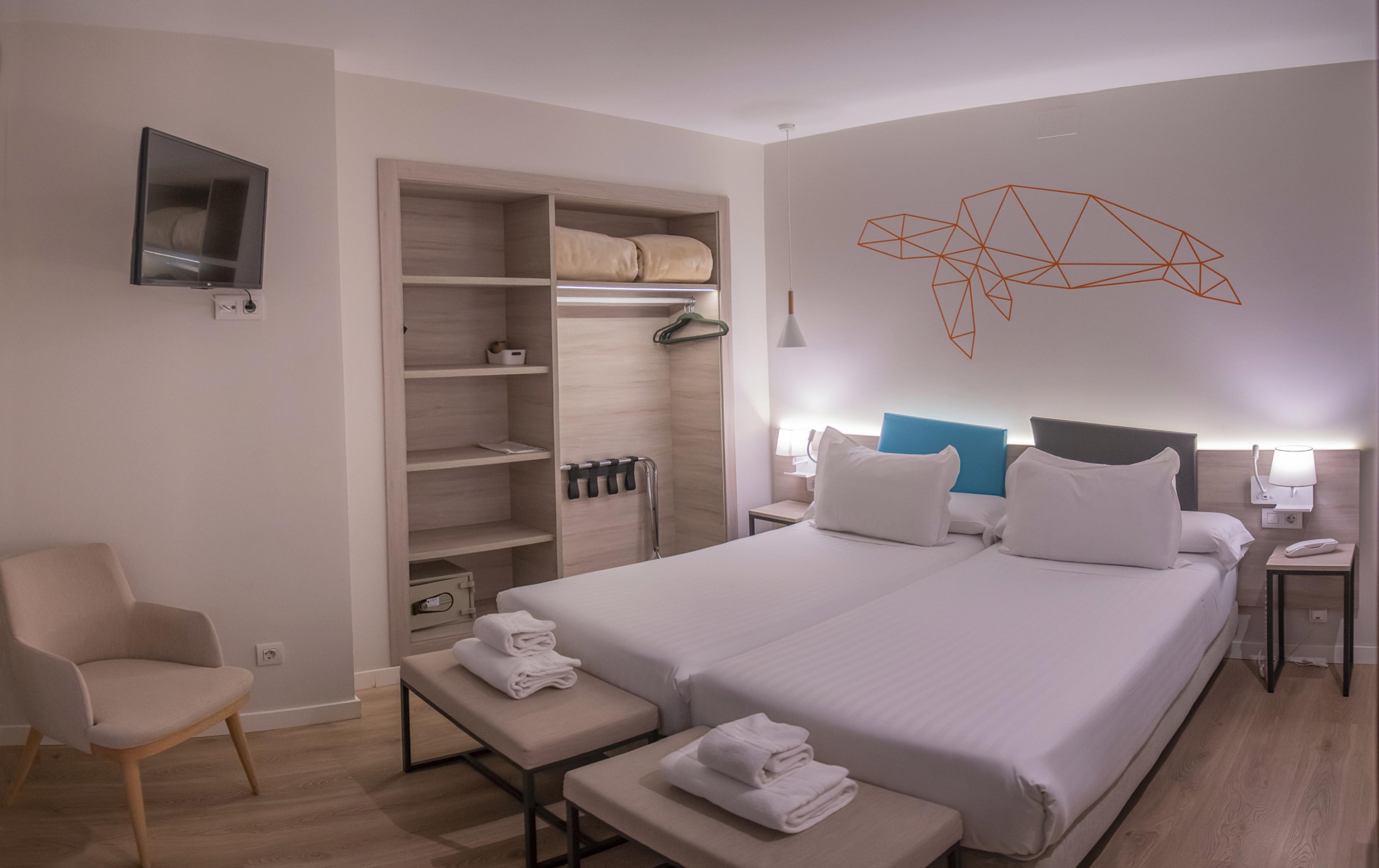 Hotel Mediterraneo Valenza Esterno foto