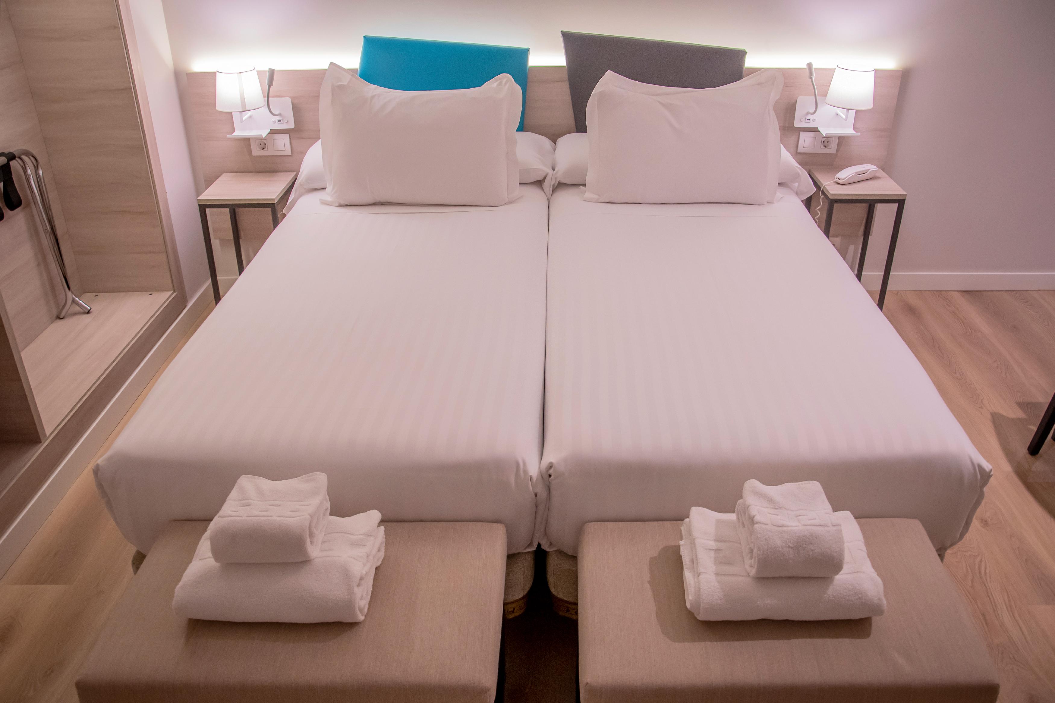 Hotel Mediterraneo Valenza Esterno foto