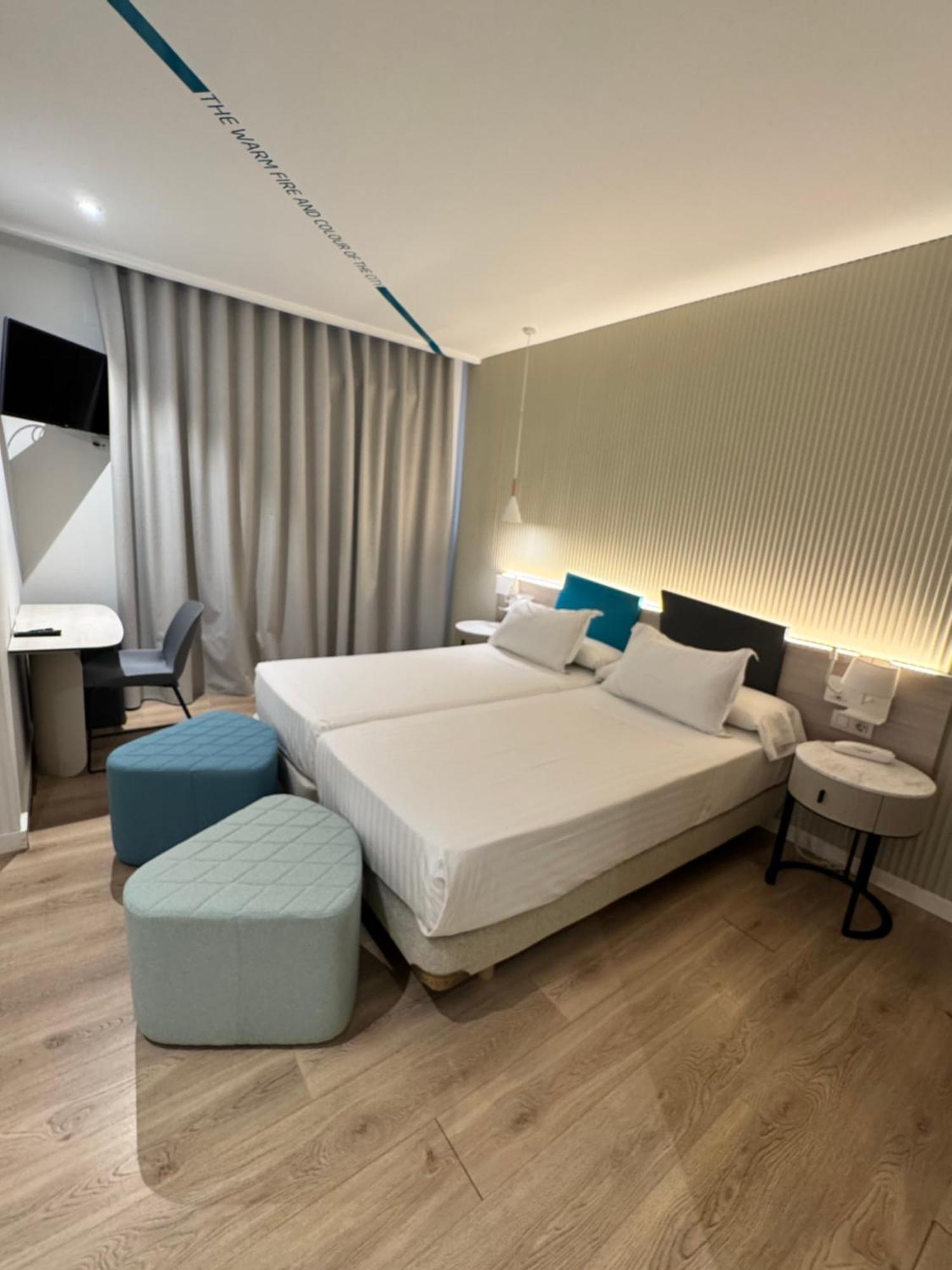 Hotel Mediterraneo Valenza Esterno foto