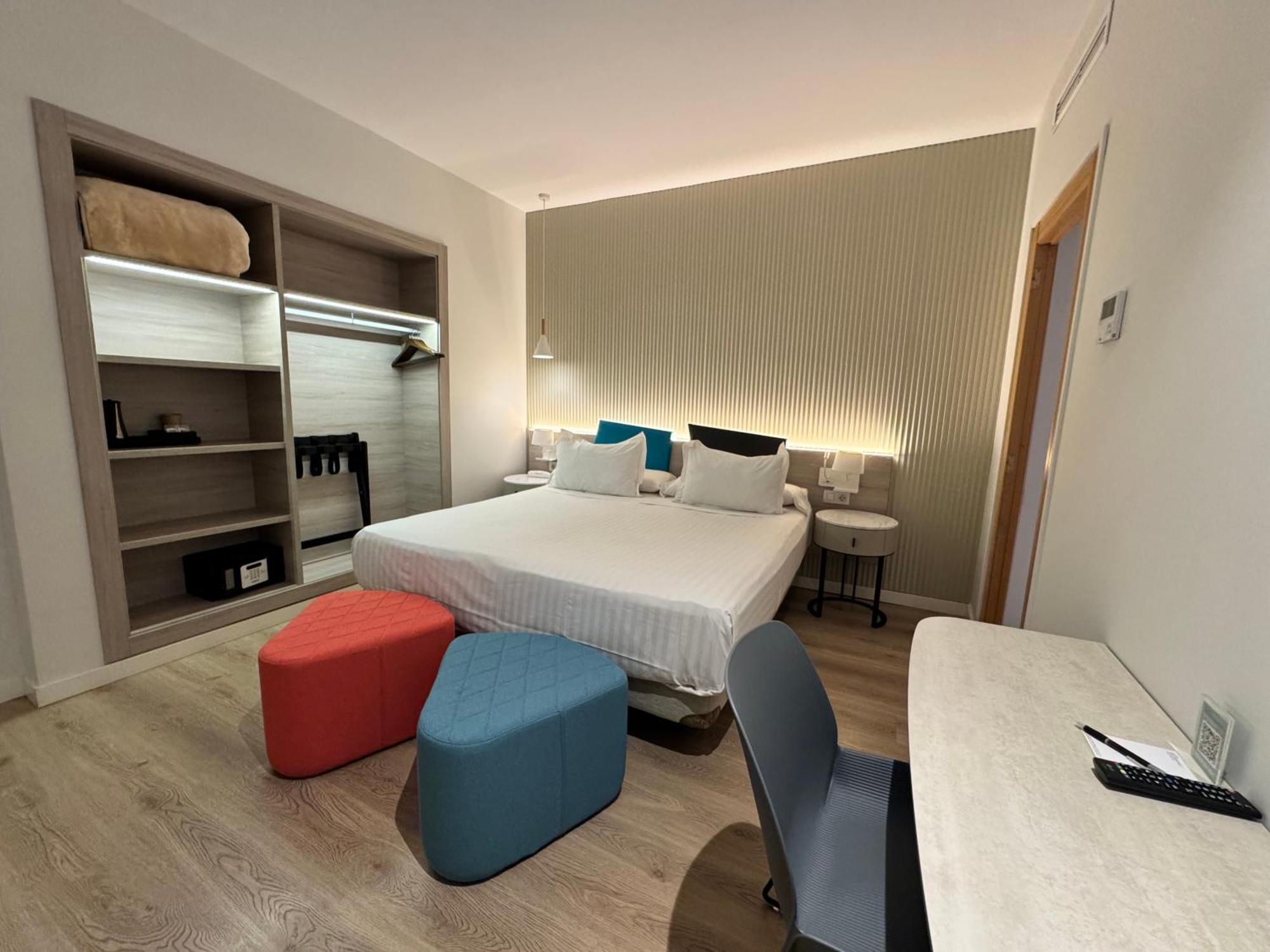 Hotel Mediterraneo Valenza Esterno foto