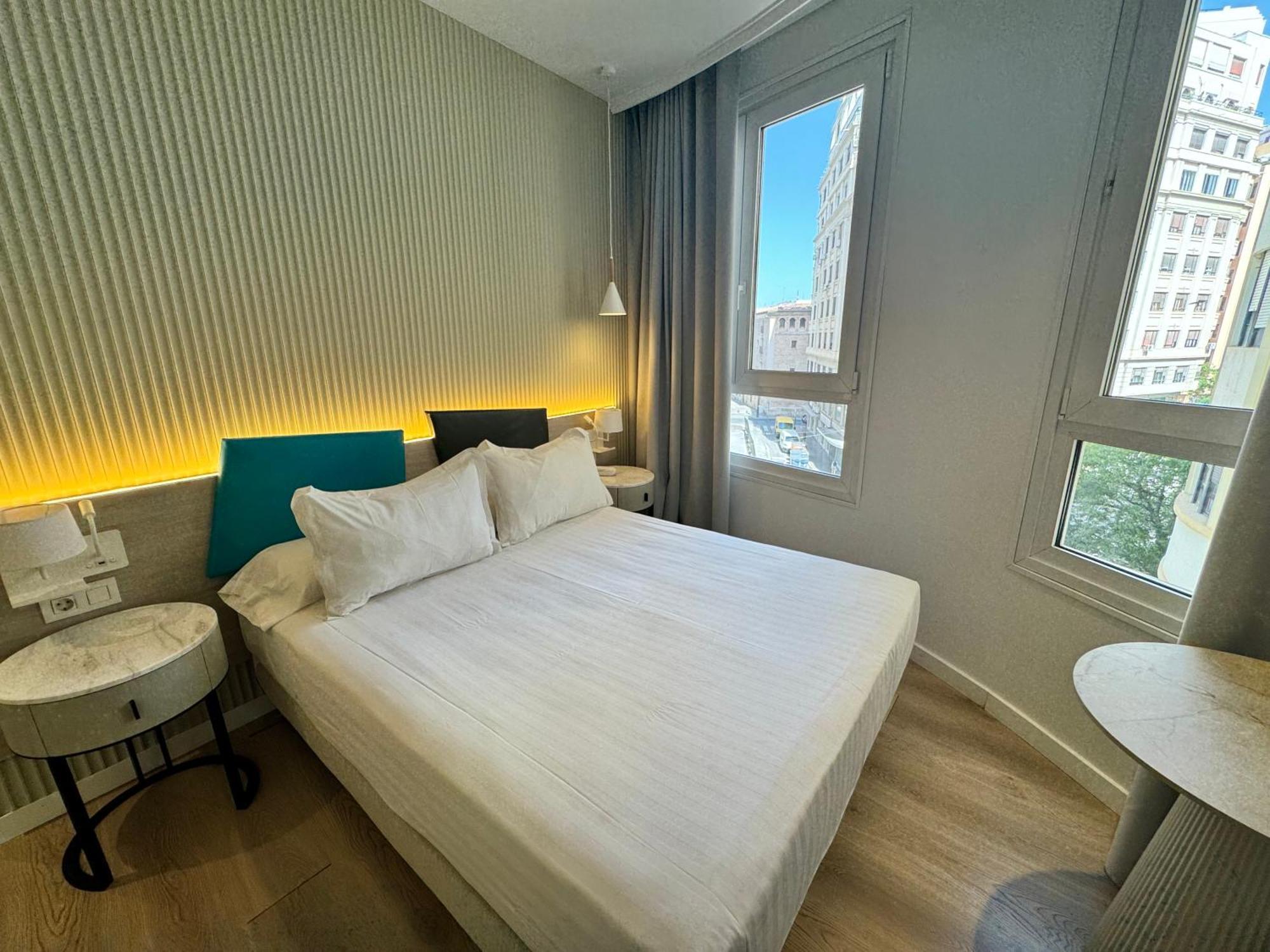 Hotel Mediterraneo Valenza Esterno foto