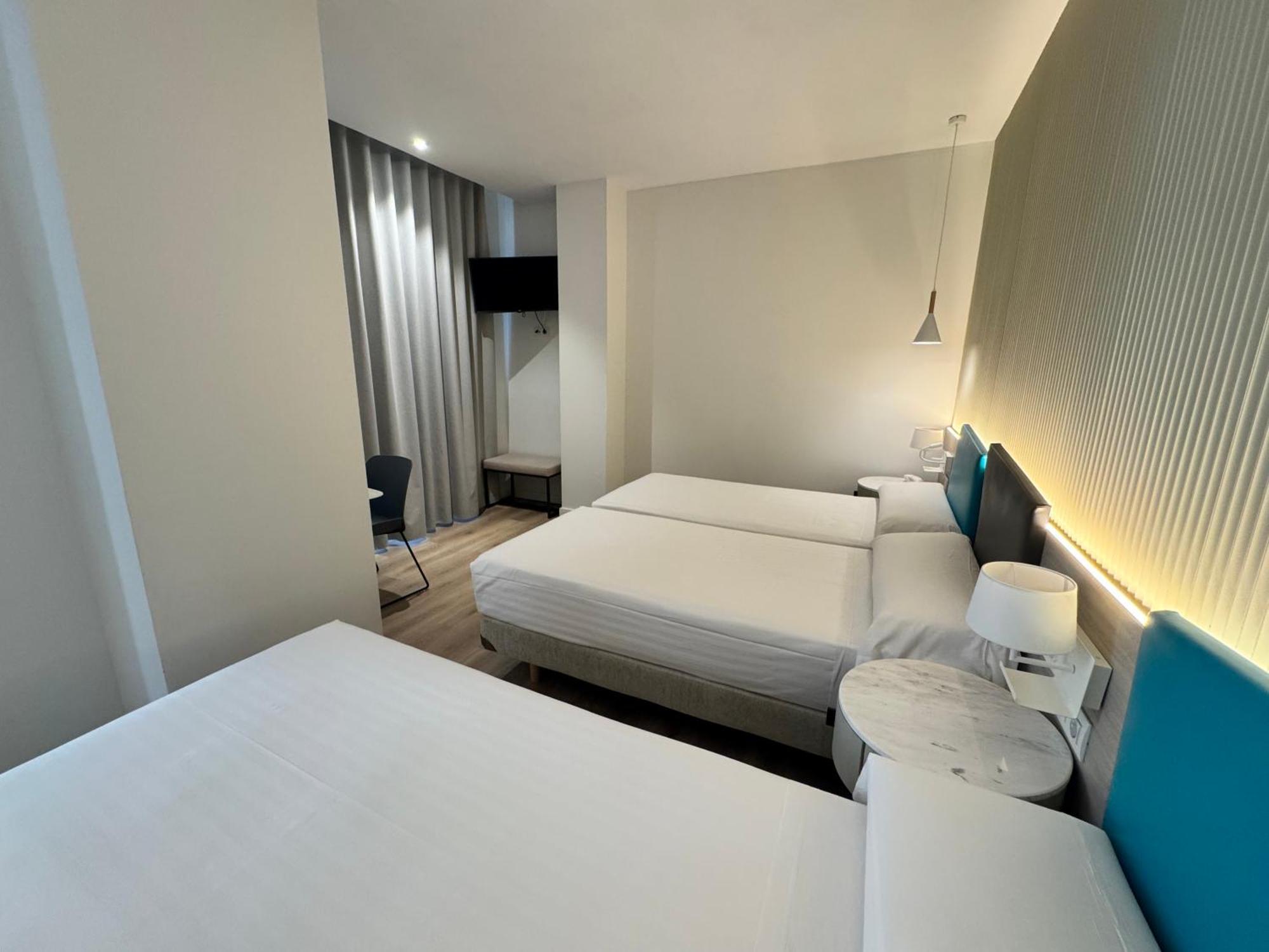 Hotel Mediterraneo Valenza Esterno foto