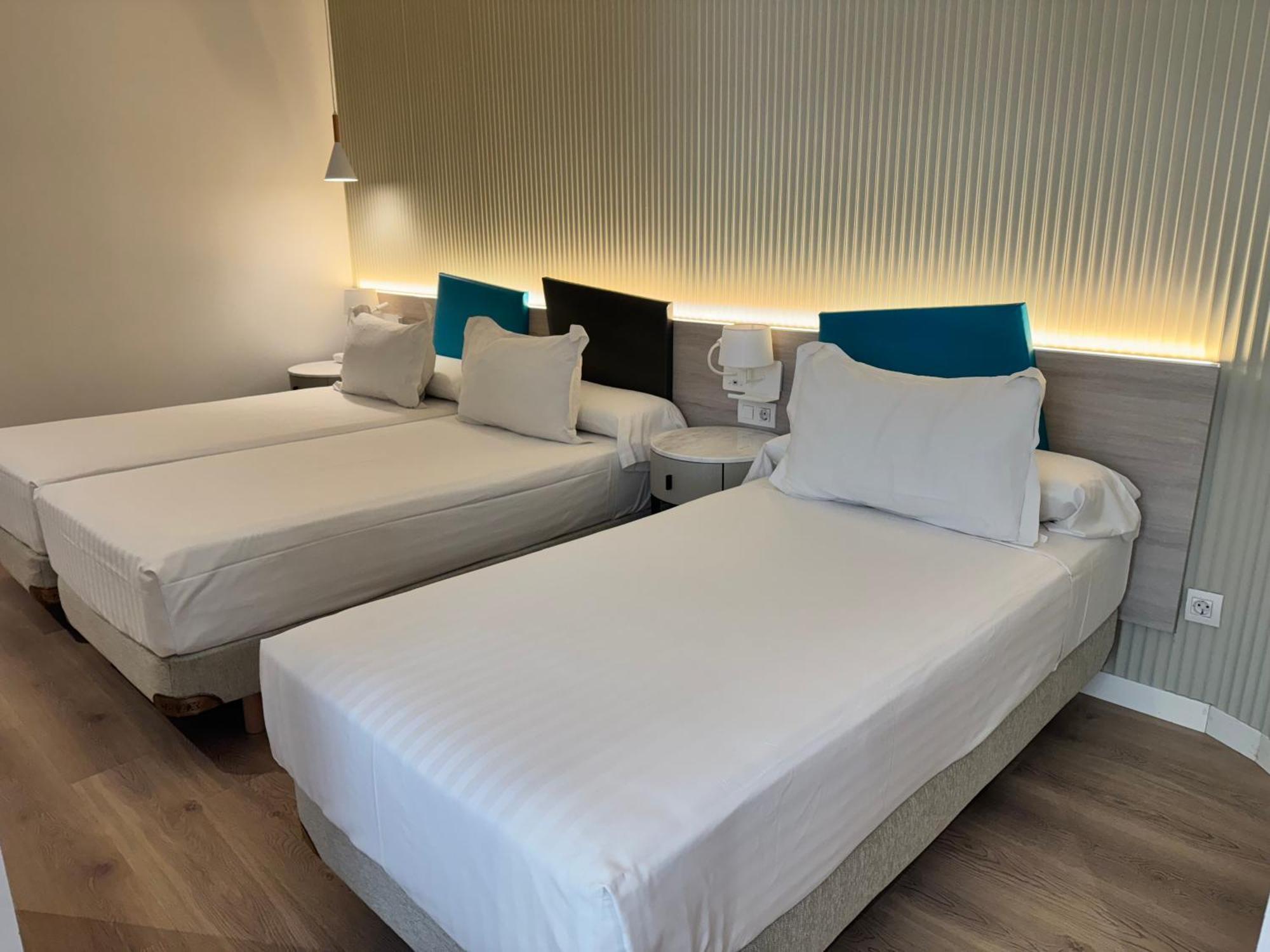 Hotel Mediterraneo Valenza Esterno foto