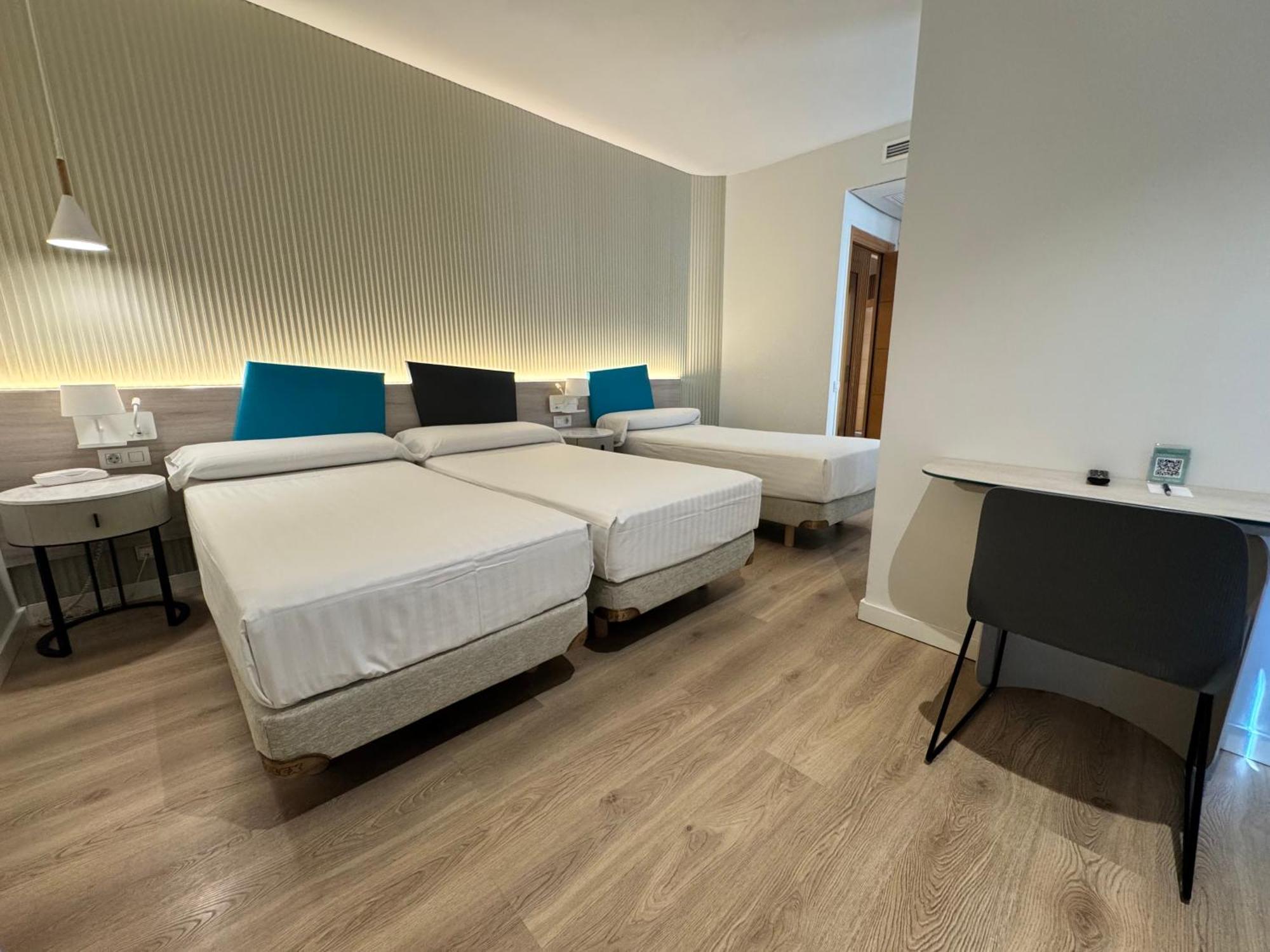Hotel Mediterraneo Valenza Esterno foto